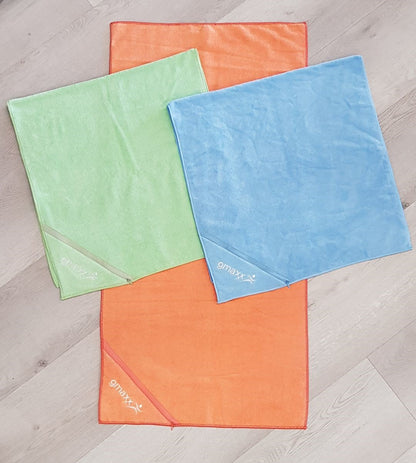 Gmaxx Gym Towels with zip pocket. Available in Green and Orange